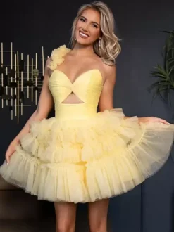 Avec robe de soirée courte asymétrique en tulle à fleurs