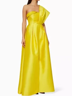 Avec une robe de cocktail beau tissu satiné à une épaule trapèze longueur au sol