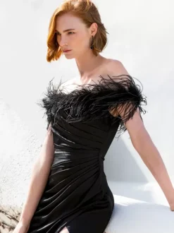 Avec robe de cocktail Jolie sirène avec traîne Col bateau Plumes Soie élastique comme du satin