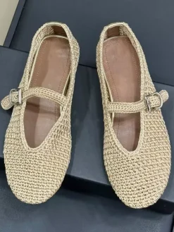 Ballerines noires à bout rond et boucle décorative