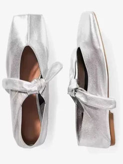 Ballerines dorées à bout carré et détails noués métalliques