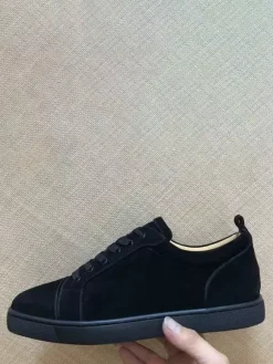 Baskets noires pour hommes bout rond lacets style skate