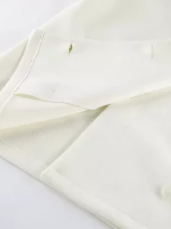 Blazer crème à revers cranté pour femme - Veste oversize à simple boutonnage - Tenue printanière décontractée et minimaliste idéale pour la ville (collection printemps 2026)