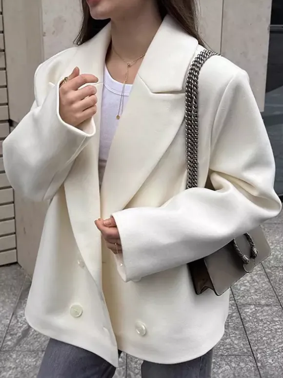 Blazer crème à revers cranté pour femme - Veste oversize à simple boutonnage - Tenue printanière décontractée et minimaliste idéale pour la ville (collection printemps 2026)