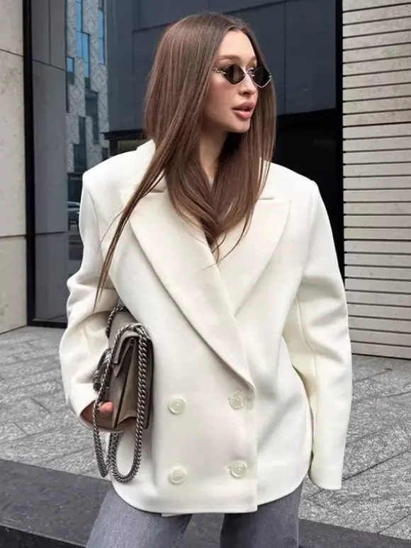Blazer crème à revers cranté pour femme - Veste oversize à simple boutonnage - Tenue printanière décontractée et minimaliste idéale pour la ville (collection printemps 2026)