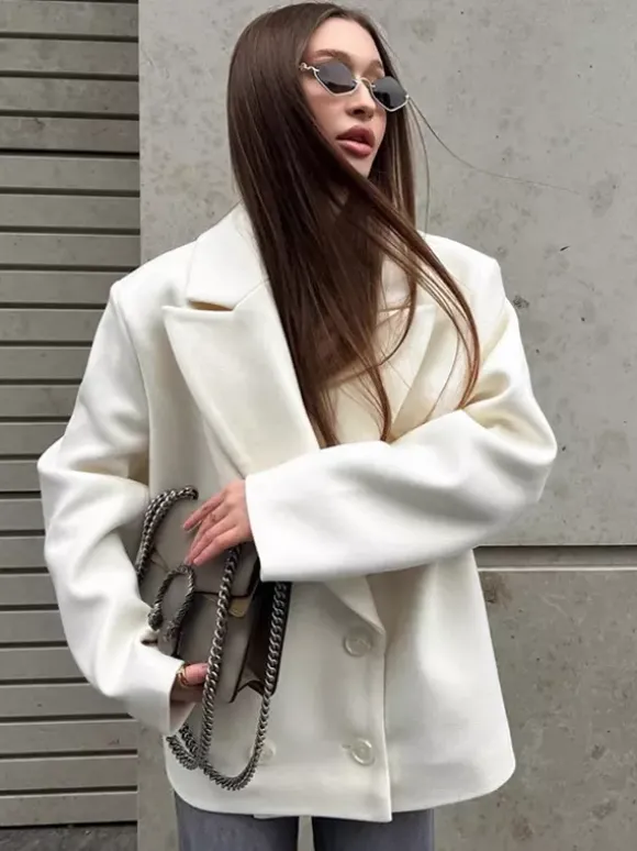 Blazer crème à revers cranté pour femme - Veste oversize à simple boutonnage - Tenue printanière décontractée et minimaliste idéale pour la ville (collection printemps 2026)