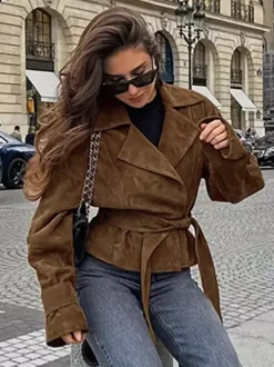 Blazer court en daim marron pour femme - Veste rétro à revers et ceinture à la taille coupe classique - Idées de tenues printanières vintage pour 2026