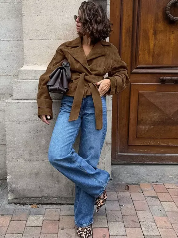 Blazer court en daim marron pour femme - Veste rétro à revers et ceinture à la taille coupe classique - Idées de tenues printanières vintage pour 2026
