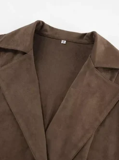Blazer court en daim marron pour femme - Veste rétro à revers et ceinture à la taille coupe classique - Idées de tenues printanières vintage pour 2026