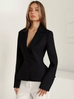Blazer femme taille cintrée - Veste élégante à col cranté et coupe slim - Tenues professionnelles printemps 2026 au luxe discret