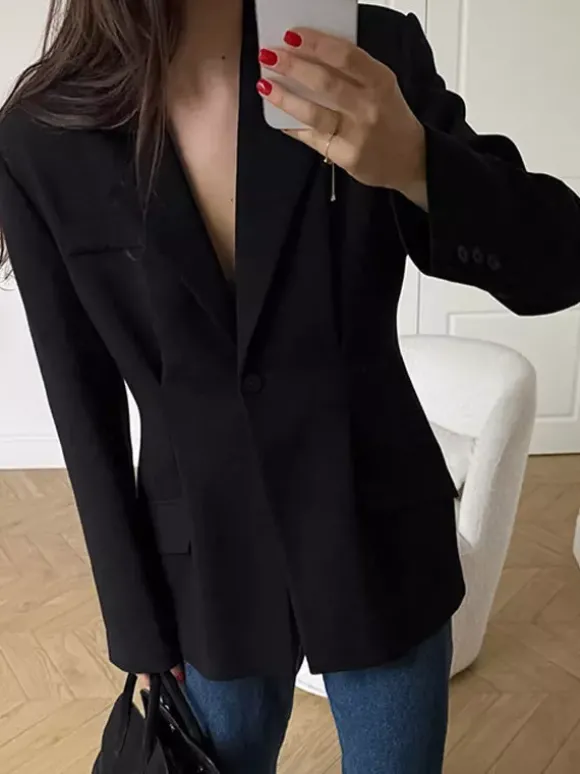 Blazer noir cintré à taille haute et revers cranté pour femme