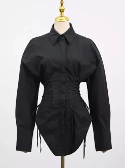 Blouse noire pour femme col rabattu boutons chics lacets manches longues