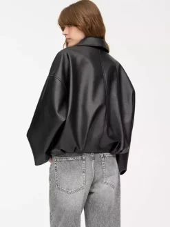 Blouson aviateur oversize en similicuir avec ceinture pour l'automne 2026