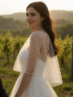 Boléro de mariée col rond manches courtes châles tulle et perles