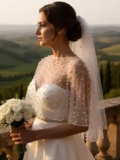 Boléro de mariée col rond manches courtes châles tulle et perles