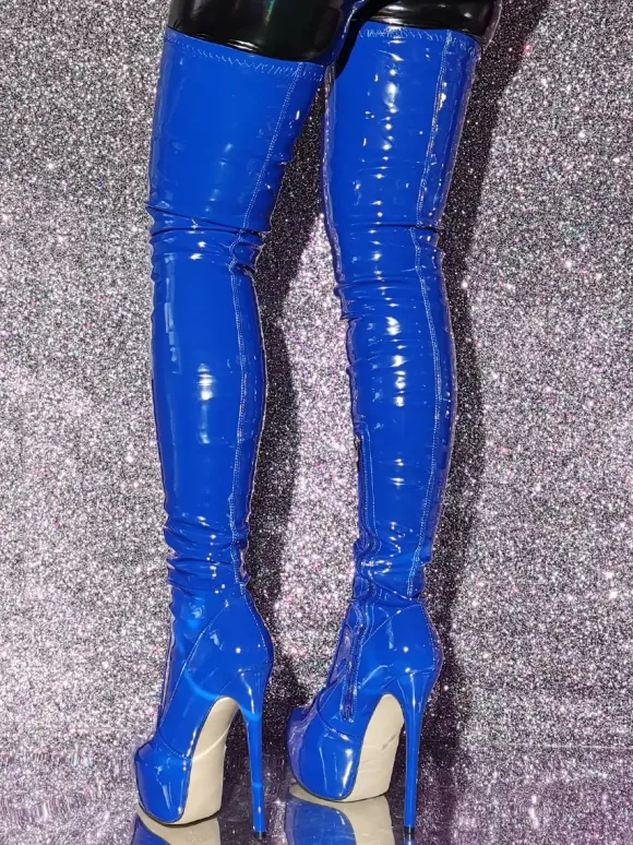 Bottes cuissardes bleues sexy à plateforme et talons hauts au-dessus du genou
