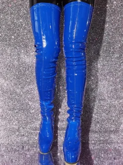 Bottes cuissardes bleues sexy à plateforme et talons hauts au-dessus du genou