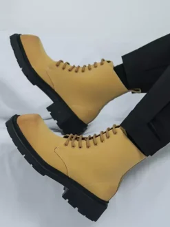 Bottes habillées pour homme à bout carré et semelle épaisse à lacets jaune pâle