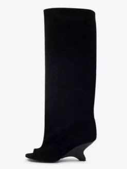 Bottes hautes en daim à bout ouvert et talon design