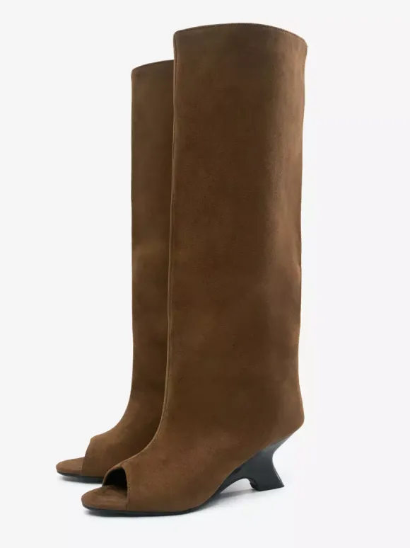 Bottes hautes en daim à bout ouvert et talon design