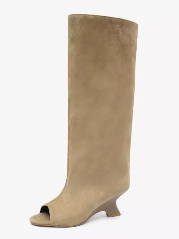 Bottes hautes en daim à bout ouvert et talon design