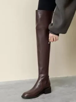 Bottes noires au-dessus du genou bottes hautes plates à bout pointu