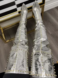 Bottes noires sexy à bout pointu et perles cuissardes