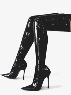 Bottes noires vernies à bout pointu talon aigu