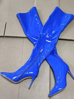 Bottes cuissardes bleues à bout pointu et talons hauts élastiques