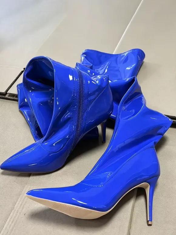 Bottes cuissardes bleues à bout pointu et talons hauts élastiques