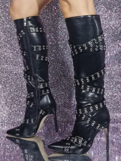 Bottes hautes noires à bout pointu et détails de boucle bottes à talons hauts
