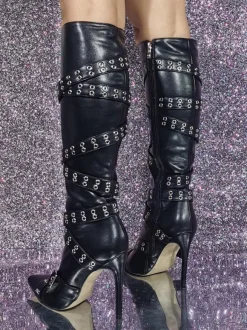 Bottes hautes noires à bout pointu et détails de boucle bottes à talons hauts