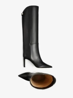 Bottes hautes noires à bout pointu avec détails en métal et talons hauts à tige droite