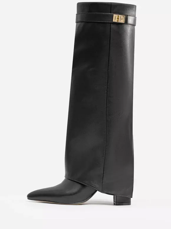 Bottes hautes noires à talons épais et bout pointu avec boucle et rabat