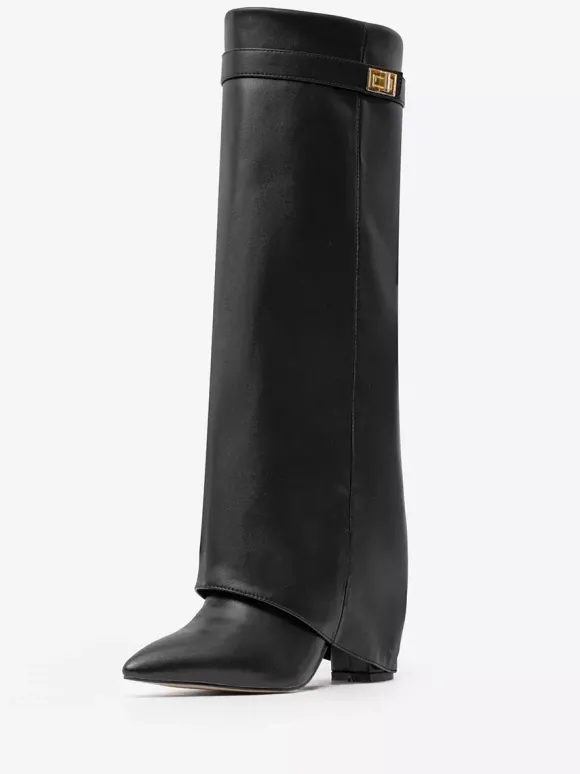 Bottes hautes noires à talons épais et bout pointu avec boucle et rabat