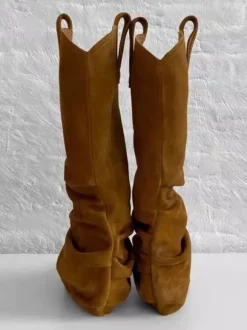 Bottes mi-mollet en daim marron à bout pointu et talons hauts souples