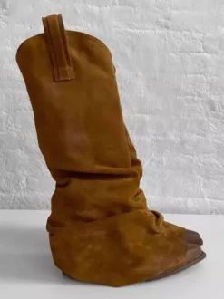 Bottes mi-mollet en daim marron à bout pointu et talons hauts souples