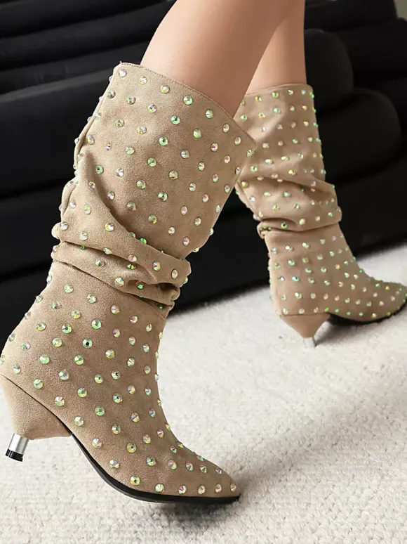 Bottes mi-mollet noires en daim à bout pointu et strass.