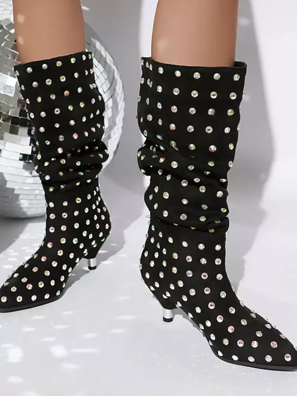 Bottes mi-mollet noires en daim à bout pointu et strass.