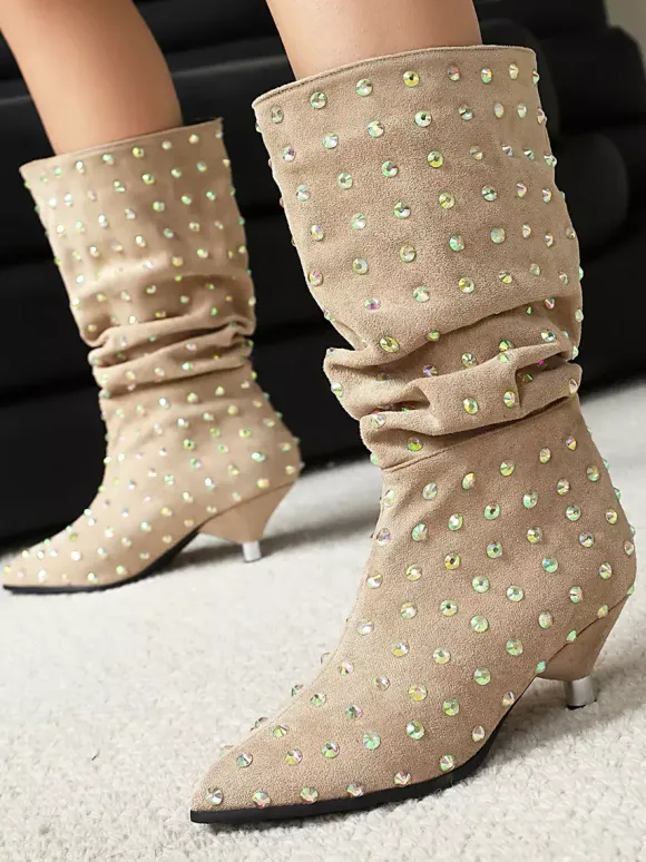 Bottes mi-mollet noires en daim à bout pointu et strass.
