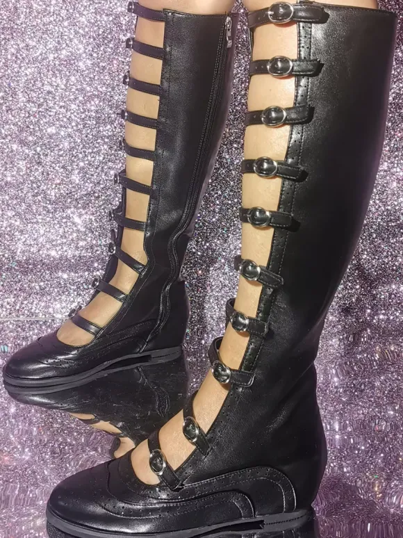 Bottes sandales noires à bout rond et boucle à lanières plates