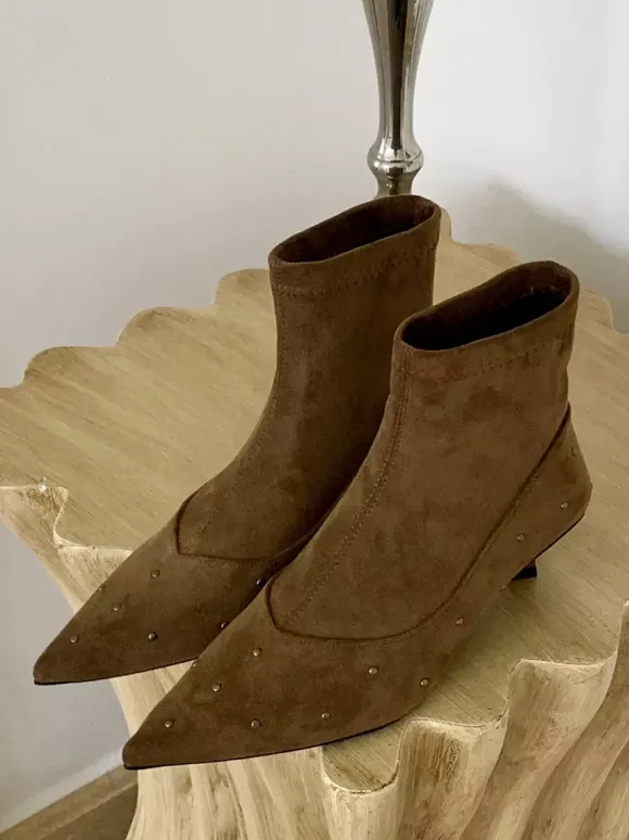 Bottines à talons aiguilles et bout pointu pour femme
