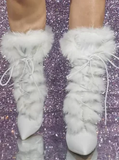 Bottines blanches pour femmes avec détails en fausse fourrure et lacets à talons hauts