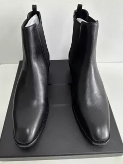 Bottines Chelsea en daim pour homme bout rond à enfiler.