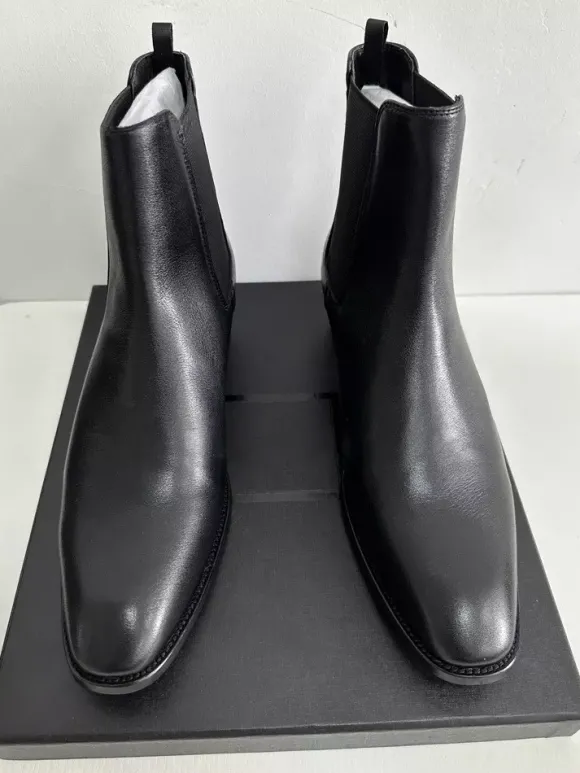 Bottines Chelsea en daim pour homme bout rond à enfiler.