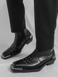 Bottines noires à bout carré et talon compensé clouté pour hommes