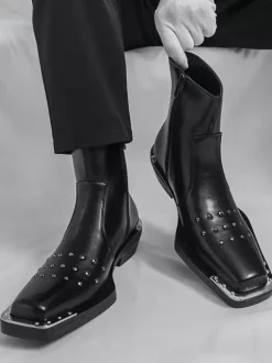 Bottines noires à bout carré et talon compensé clouté pour hommes