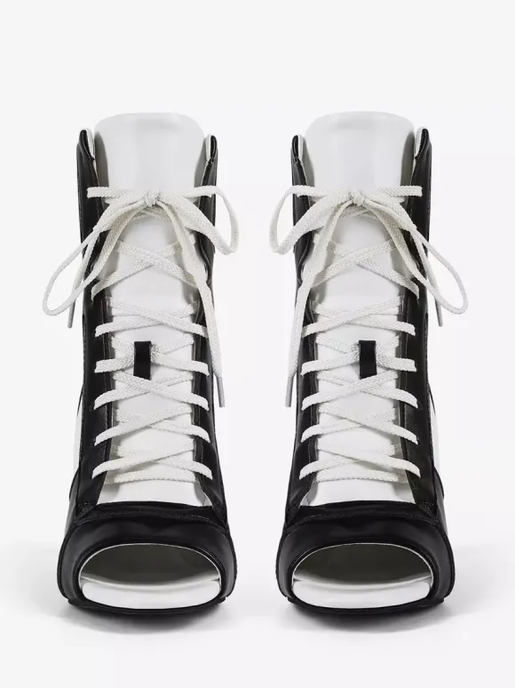 Bottines noires à lacets et bout ouvert pour femme