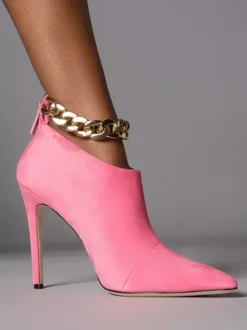 Bottines noires à talons hauts et détails chaîne talons aiguilles