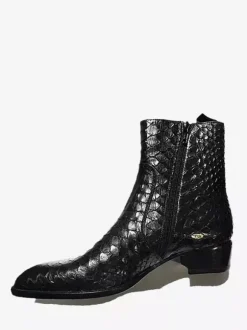 Bottines noires en cuir véritable bout rond lacets.